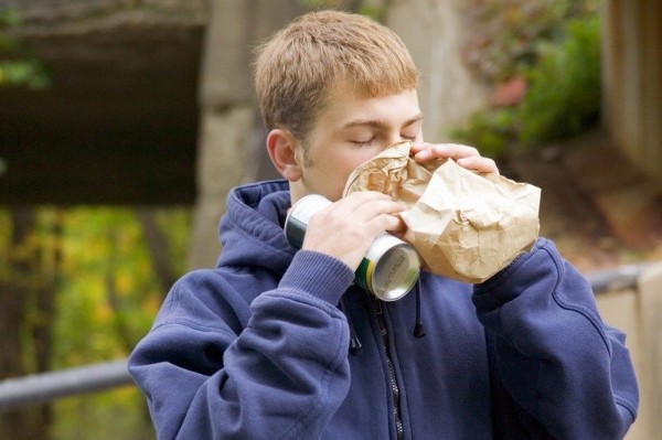 Inhalants and Huffing: Signs, Types and Risks
